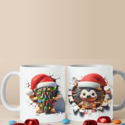   3D hatású falból kukucskáló sünis bögre névvel – Cuki karácsonyi meglepetés