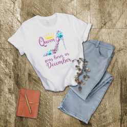 Queen was born in....női póló