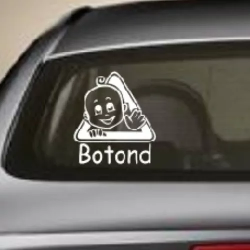 Integető babás figyelmeztető autósmatrica – vidám, szerethető dizájn