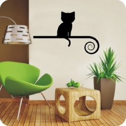 Rúdon ülő Cica falmatrica