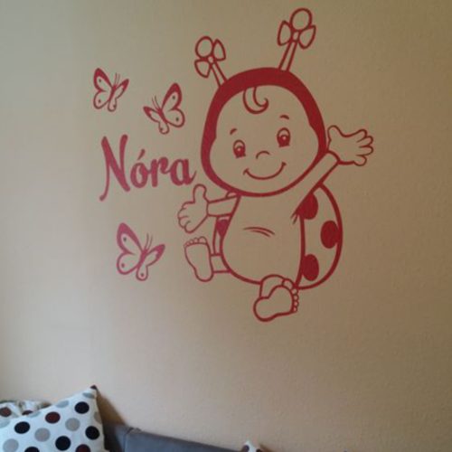 Katicalány pillangókkal gyerekszoba falmatrica