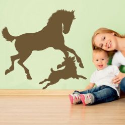 Ló kutyával falmatrica