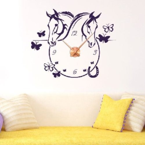 Lovas Falióra Falmatrica – Pillangós dekoráció óraszerkezettel