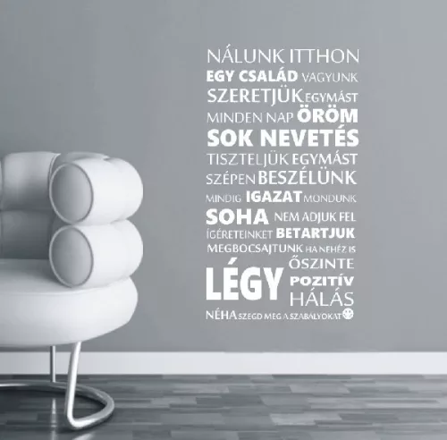 Nálunk itthon egy család vagyunk...Idézet falmatrica