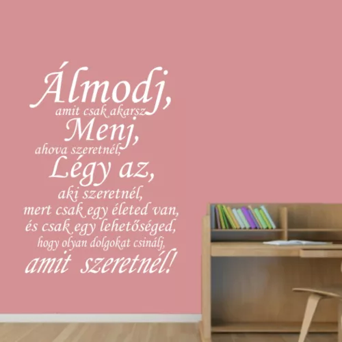 Álmodj, amit csak akarsz – inspiráló idézet falmatrica otthonra (2. változat)