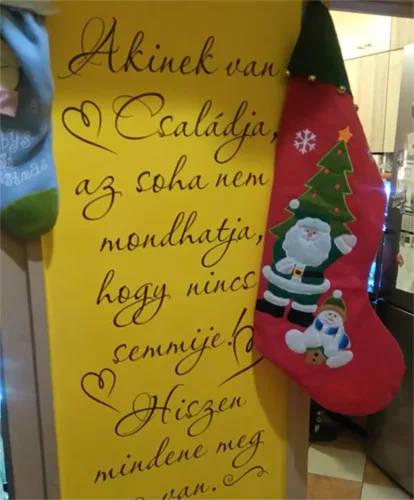 Akinek van családja – idézetes falmatrica (1. változat)