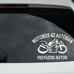   Kétkeréken az Autóban – Prémium Motoros Biztonsági Matrica