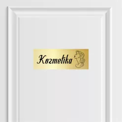   Kozmetika ajtótábla elegáns női arccal – gravírozott felirattal