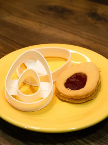 Húsvéti Klasszikus– Tojás a Tojásban Linzer Kiszúró Szett