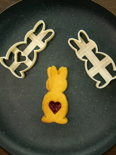 Szívküldi Nyuszi– Szív Alakú Hasú Húsvéti Linzer Kiszúró
