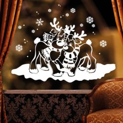   Romantikus karácsonyi ablakmatrica ölelkező rénszarvas párral
