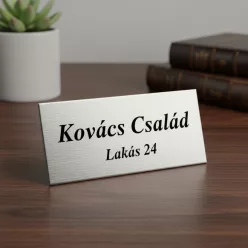   Rozsdamentes acél névtábla 80x40 mm – Szálcsiszolt fém ajtótábla egyedi gravírozással
