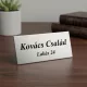 Rozsdamentes acél névtábla 80x40 mm – Szálcsiszolt fém ajtótábla egyedi gravírozással