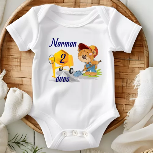 Szülinapi macis baba body – betonkeverős, névre szóló