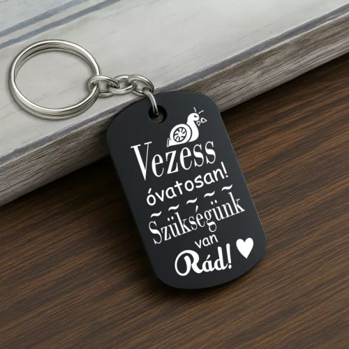 Vezess óvatosan, szükségünk van rád! kulcstartó + választható autós logó