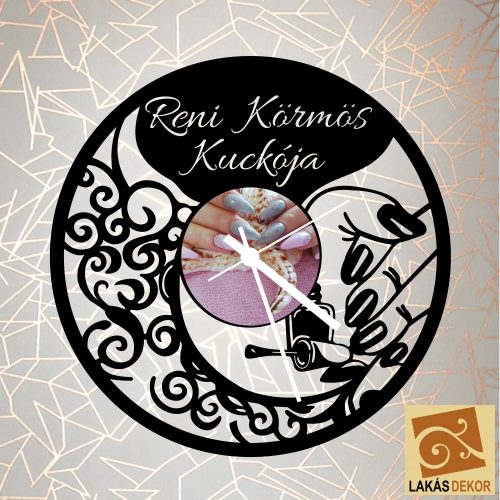 Körmös óra, egyedi névvel