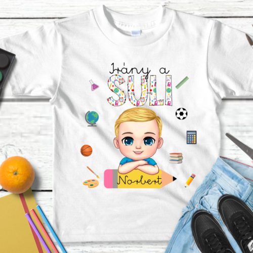 Irány a suli – Személyre szabható gyerek póló névvel és iskolás mintával