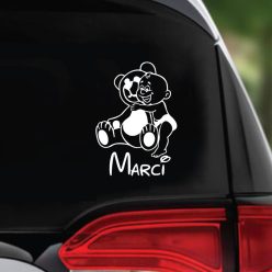 Kisfiú macival autósmatrica