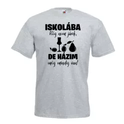   Iskolában, rég nem járok, de házim még mindig van férfi póló