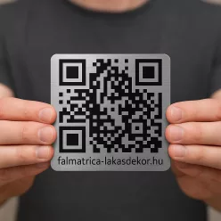 Gravírozott tábla QR kóddal