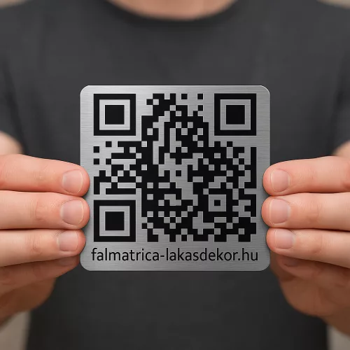 Gravírozott tábla QR kóddal