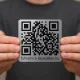 Gravírozott tábla QR kóddal