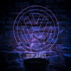 Volkswagen logós LED éjjeli lámpa – egyedi névvel