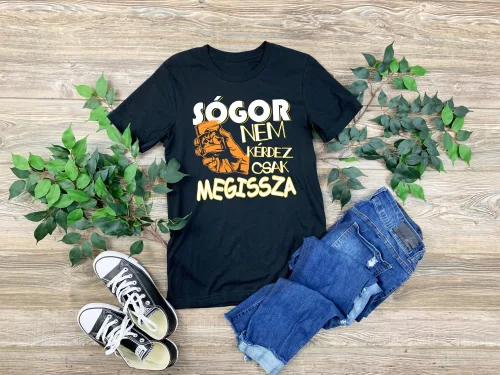 Sógor nem kérdez, csak megissza férfi póló