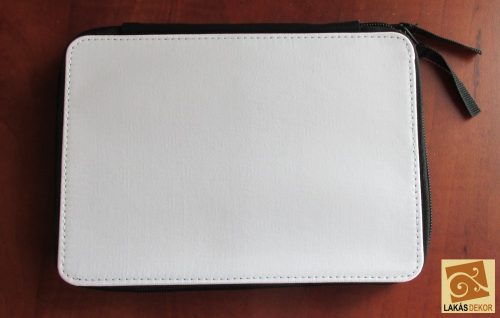 Egyedi töltött tolltartó sajátképpel