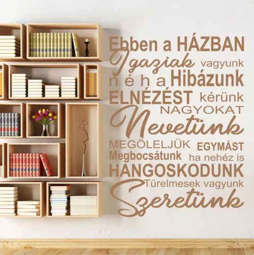 Ebben a házban igaziak vagyunk – szeretetteljes idézet falmatrica (4. változat)