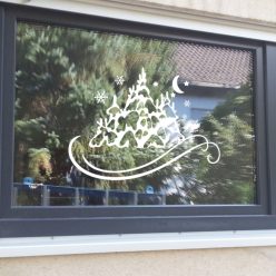 Karácsonyi ablakmatrica – Havas fenyőfák és téli táj