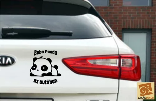 Baba panda az autóban 