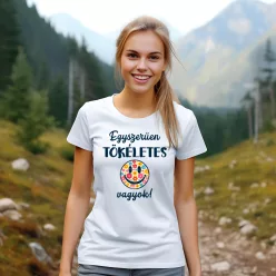 Egyszerűen TÖKÉLETES vagyok női póló