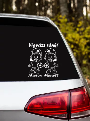 Kis Bajnokok az úton – Egyedi Feliratos Focis Fiúk Autómatrica