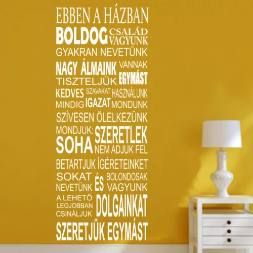 Ebben a házban boldog család vagyunk – Idézetes falmatrica (2. változat)