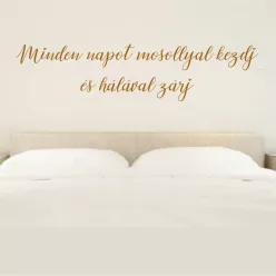   Minden napot mosollyal kezdj és hálával zárj – Idézetes falmatrica