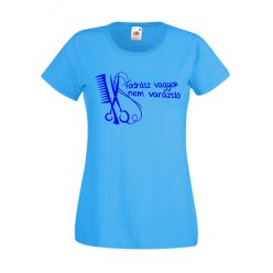 Fodrász vagyok, nem varázsló női póló, egyedi póló