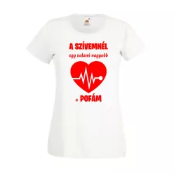A szívemnél egy valami nagyobb a pofám női póló 