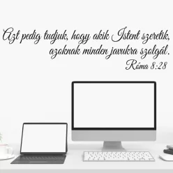   Azt pedig tudjuk, hogy akik Istent szeretik – Bibliai idézet falmatrica (Róma 8:28)