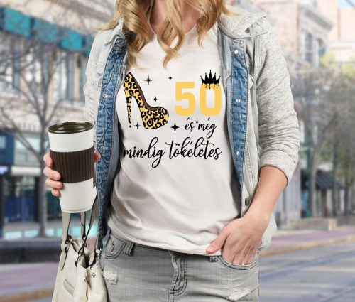 És még mindig tökéletea női szülinapi póló