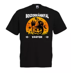 Boszorkánnyal vagyok halloween férfi póló