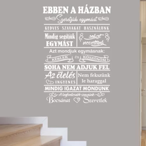 Ebben a házban szeretjük egymást – idézet falmatrica