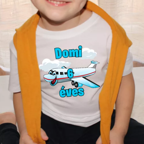 Repülős szülinapi gyerek póló névvel