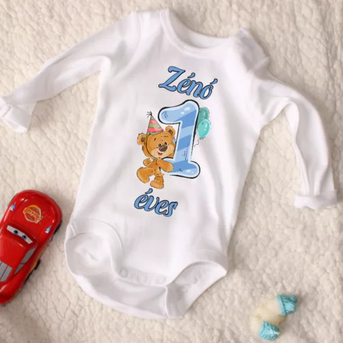 Macis 1 éves szülinapi fiús baba body névvel (3.változat)