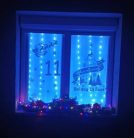 Karácsonyi ablakmatrica – Mikulás szánnal és rénszarvasokkal