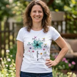 Virágos Női Póló Anyáknak – Pillangós Gyereknevekkel
