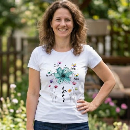 Virágos Női Póló Anyáknak – Pillangós Gyereknevekkel