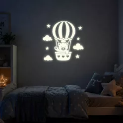   Égi Utazó – Prémium Fluoreszkáló Hőlégballonos Kismaci Világító Falmatrica