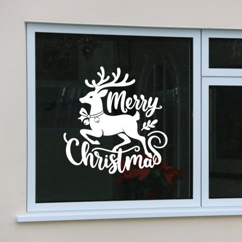 Karácsonyi ablakmatrica rénszarvassal és „Merry Christmas” felirattal
