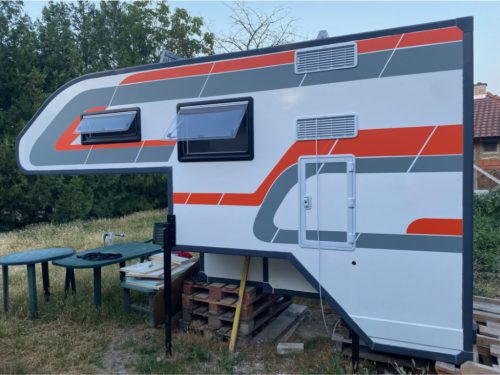 Lakóautó, felépítmény feliratozás és dizájn készítése